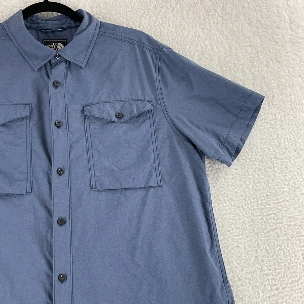 The North Face Button-Up Shirt Mens Size Large Blue‎ Short Sleeve Pocket Casual